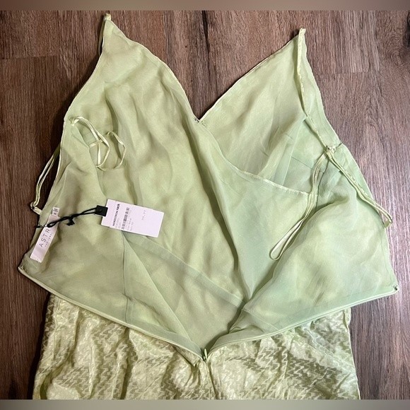 NWT ASTR The Label Bastille Midi Slip Dress Celery Green Size Medium Strapless - Picture 9 of 13